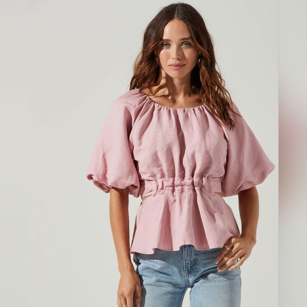 ASTR the Label Vendetta Cutout Linen Top Medium - Picture 3 of 9